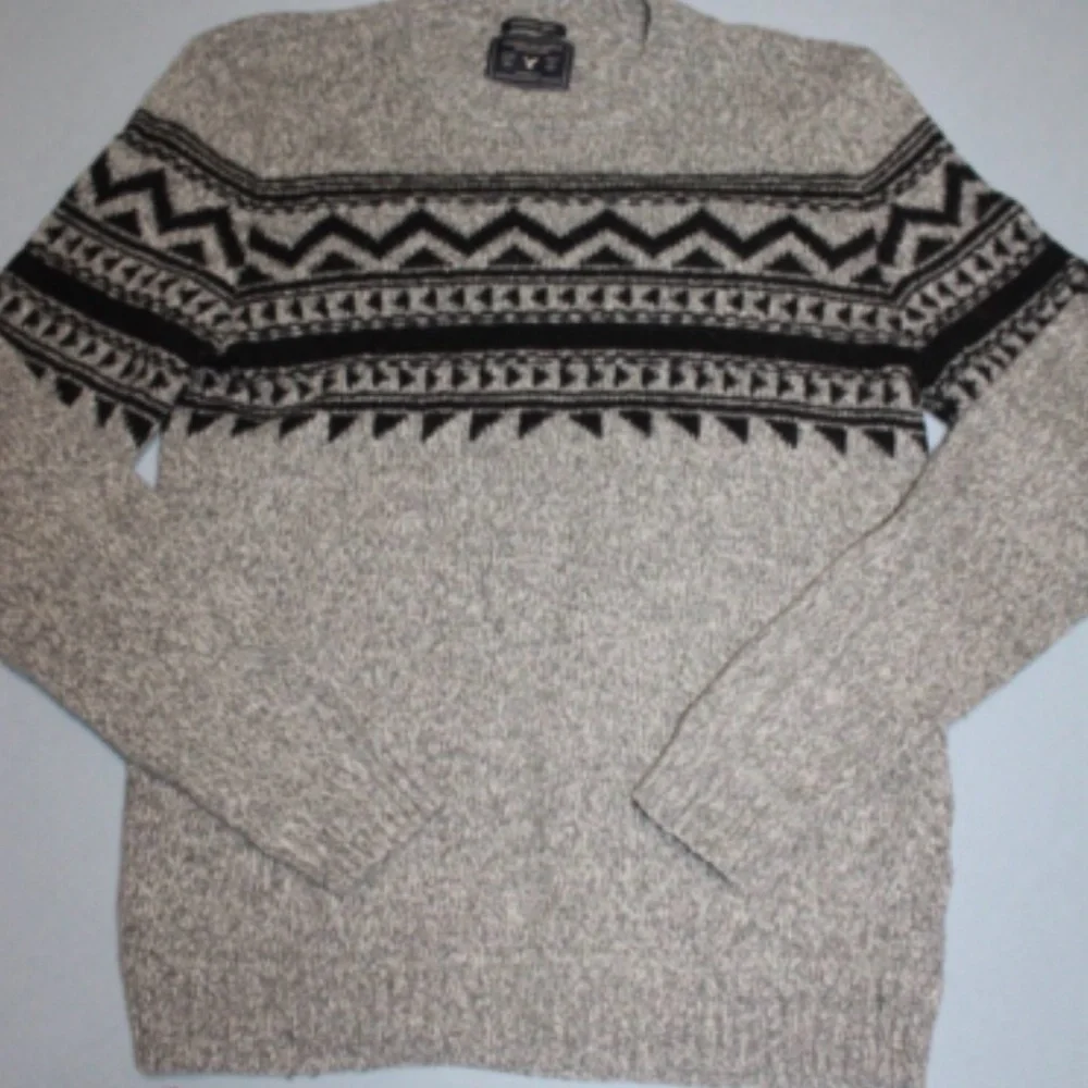 American Eagle Outfitters Black and Gray Crewneck Sweater